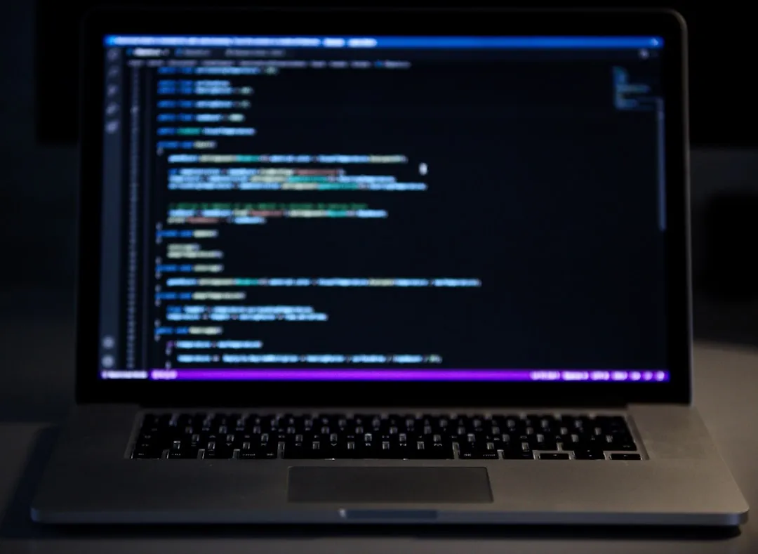 أهمية البرمجة الخاصة في بناء هوية رقمية فريدة لشركتك