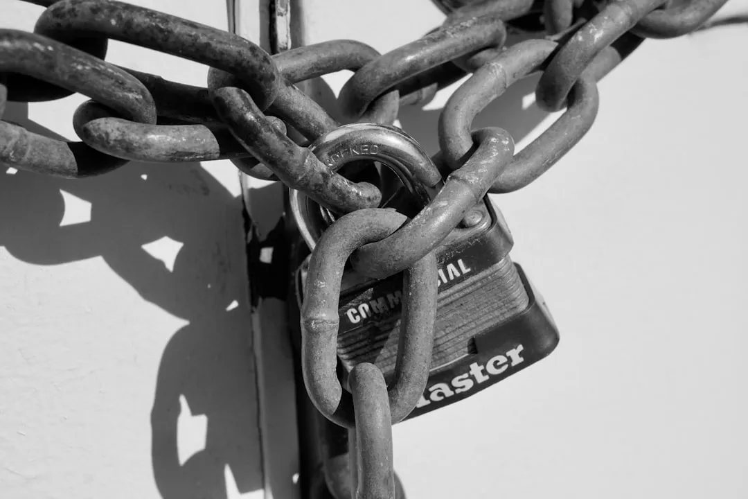 كيف تبني جدار حماية (Firewall) قوي لموقعك الخاص؟