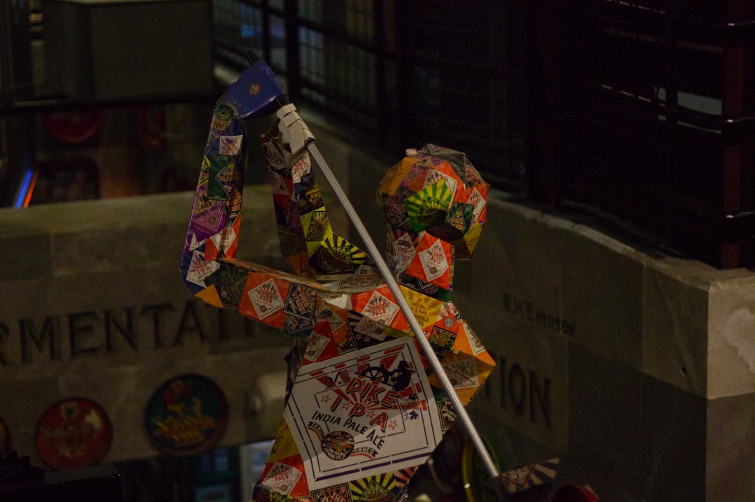 علاقة التصميم الإبداعي بمعدل النقر (CTR) في الإعلانات