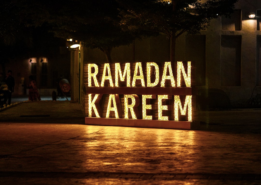 مقارنة بين أفضل خيارات سوشيال ميديا رمضان في السوق